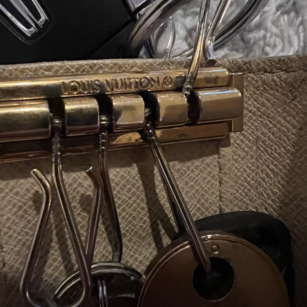 Louis Vuitton Checkered Key Holder - Picture 5 of 5